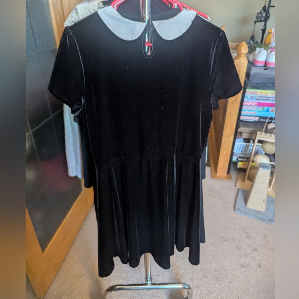 Hot Topic Black Velvet Dress with White Collar - Picture 6 of 6